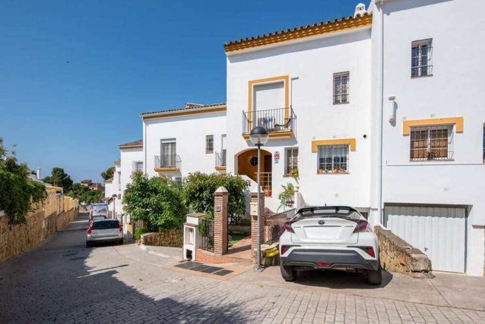3 sovrum Hus till salu i Estepona med garage - 640 000 € (Ref: 9909942)