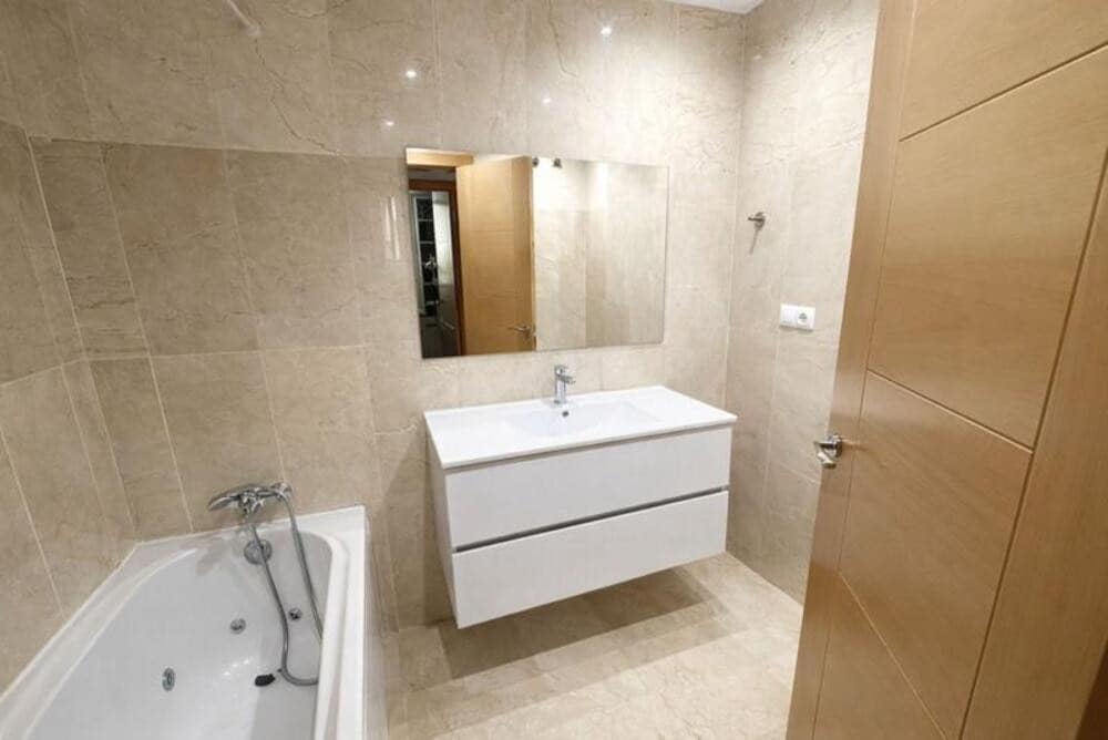 2 soverom Leilighet til salgs i Benahavis med svømmebasseng garasje - € 430 000 (Ref: 9909943)