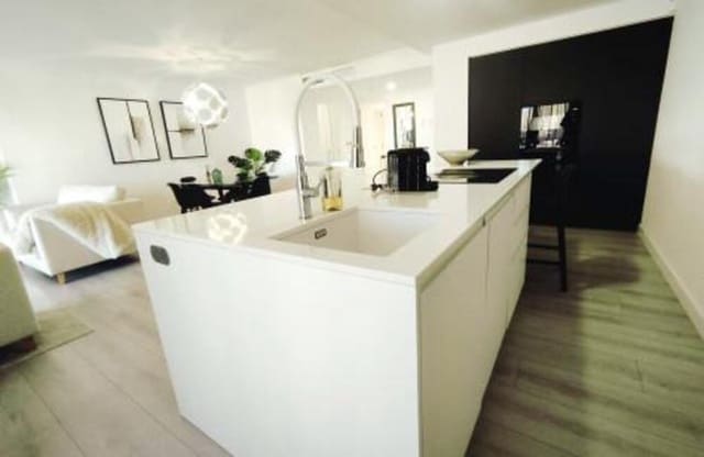 3 bedroom Apartment for rent in Santa María, Marbella with pool garage - € 2,700 (Ref: 9912418)