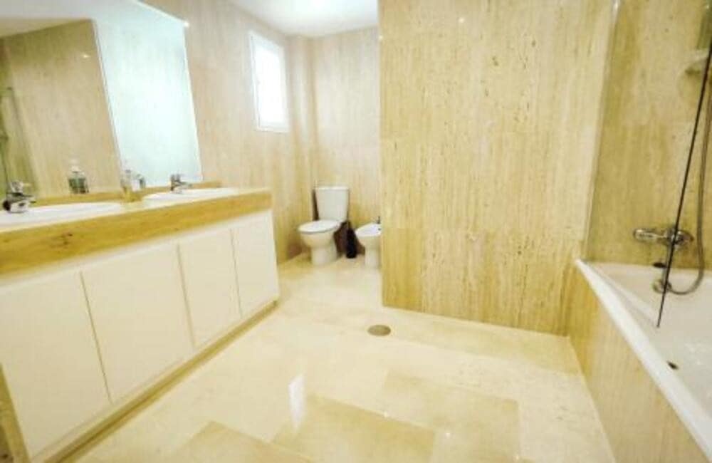 3 bedroom Apartment for rent in Marbella with pool garage - € 2,700 (Ref: 9912418)