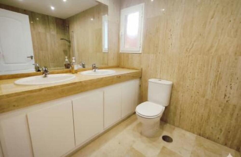 3 bedroom Apartment for rent in Marbella with pool garage - € 2,700 (Ref: 9912418)