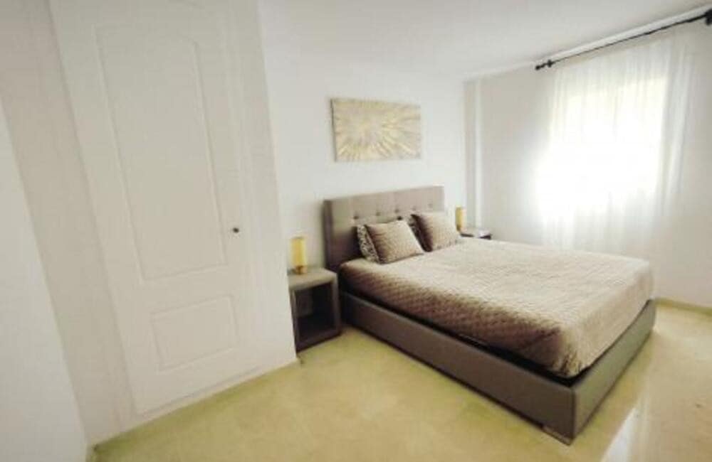 3 bedroom Apartment for rent in Marbella with pool garage - € 2,700 (Ref: 9912418)