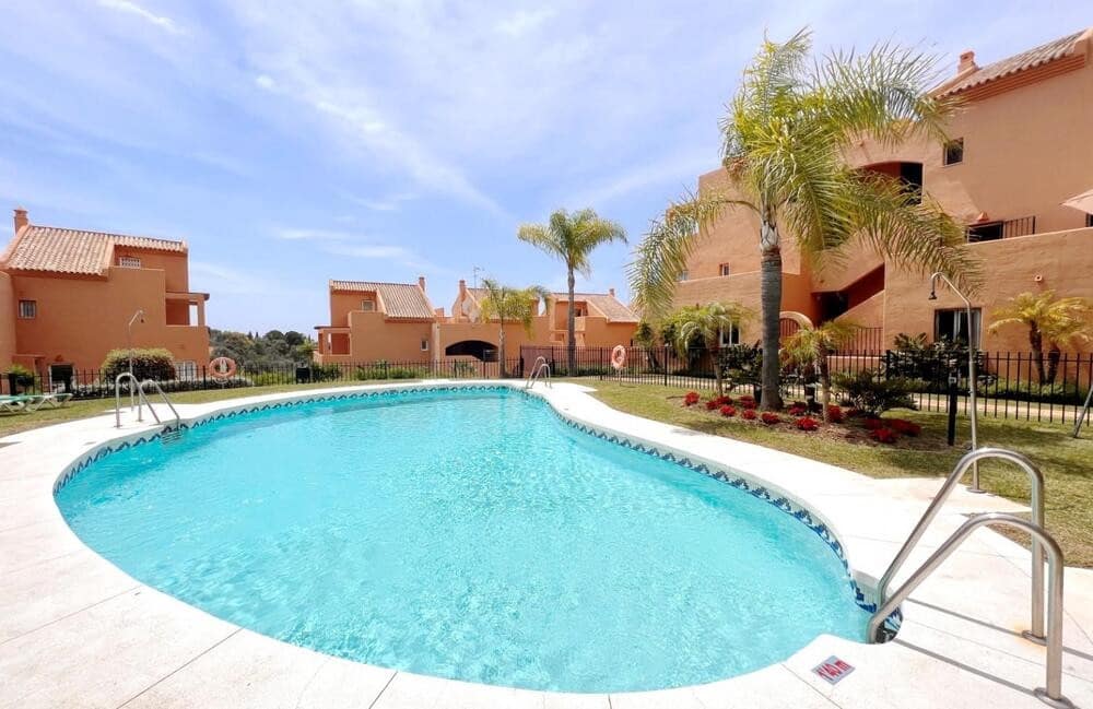 3 bedroom Apartment for rent in Marbella with pool garage - € 2,700 (Ref: 9912418)