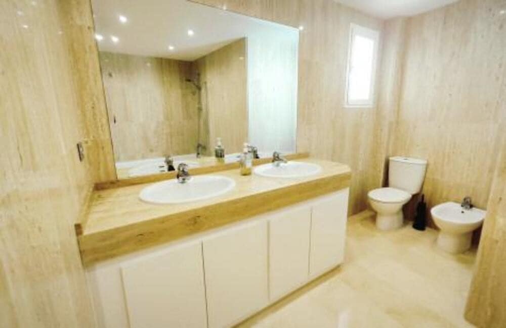 3 bedroom Apartment for rent in Marbella with pool garage - € 2,700 (Ref: 9912418)
