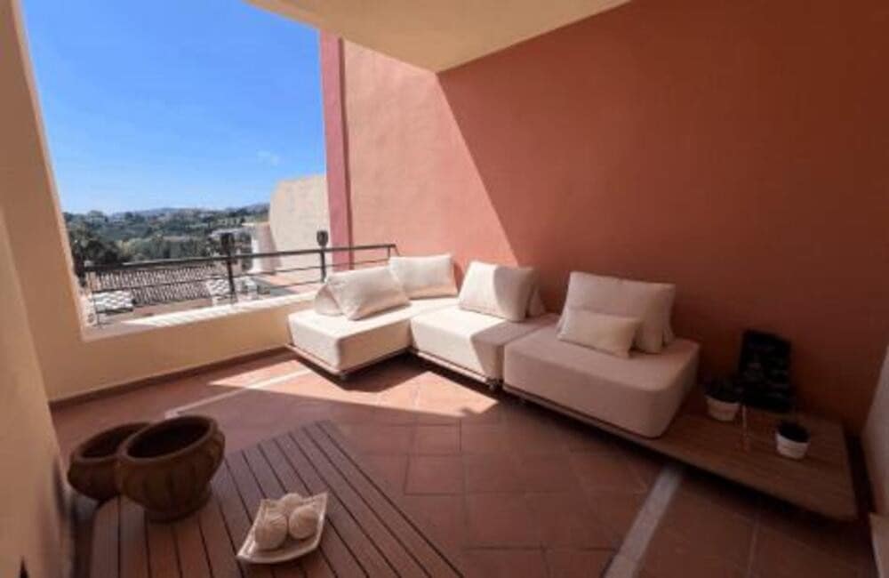 Appartement de 3 chambres à louer à Benahavis avec piscine garage - 3 300 € (Ref: 9912421)