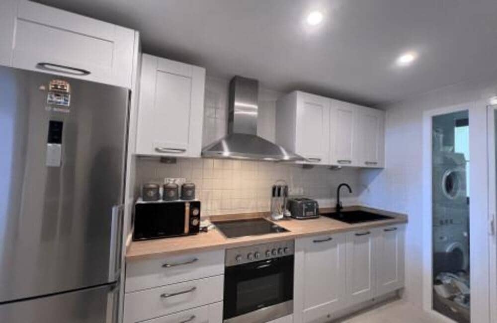 Appartement de 3 chambres à louer à Benahavis avec piscine garage - 3 300 € (Ref: 9912421)