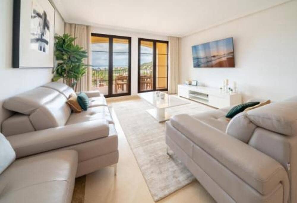 Appartement de 3 chambres à louer à Benahavis avec piscine garage - 3 300 € (Ref: 9912421)