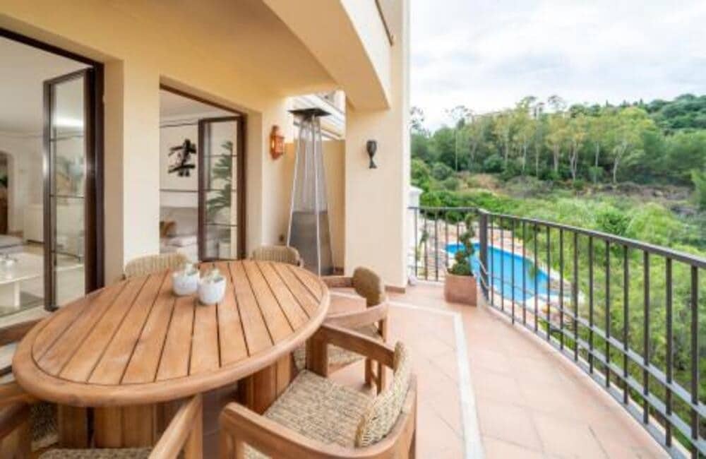 Appartement de 3 chambres à louer à Benahavis avec piscine garage - 3 300 € (Ref: 9912421)