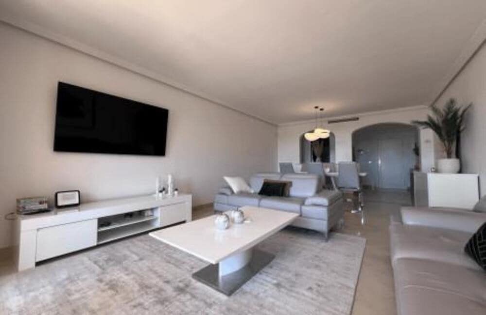 Appartement de 3 chambres à louer à Benahavis avec piscine garage - 3 300 € (Ref: 9912421)