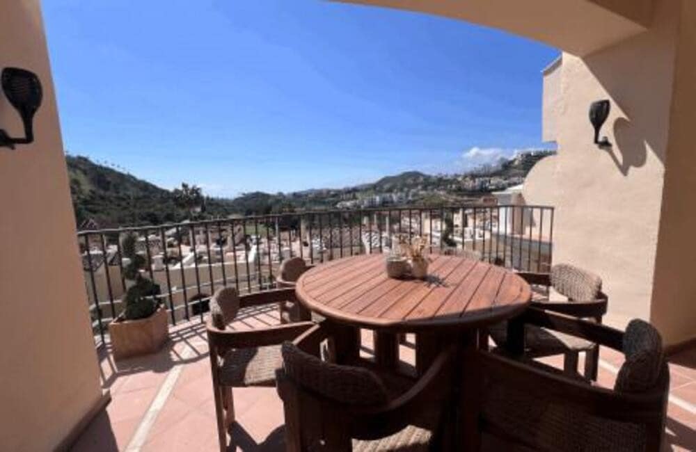 Appartement de 3 chambres à louer à Benahavis avec piscine garage - 3 300 € (Ref: 9912421)