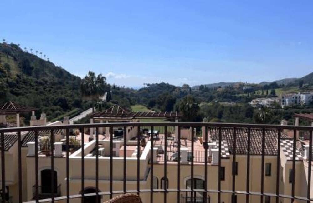 Appartement de 3 chambres à louer à Benahavis avec piscine garage - 3 300 € (Ref: 9912421)