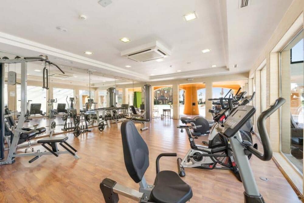 3 sovrum Lägenhet att hyra i Estepona med pool garage - 4 000 € (Ref: 9912422)