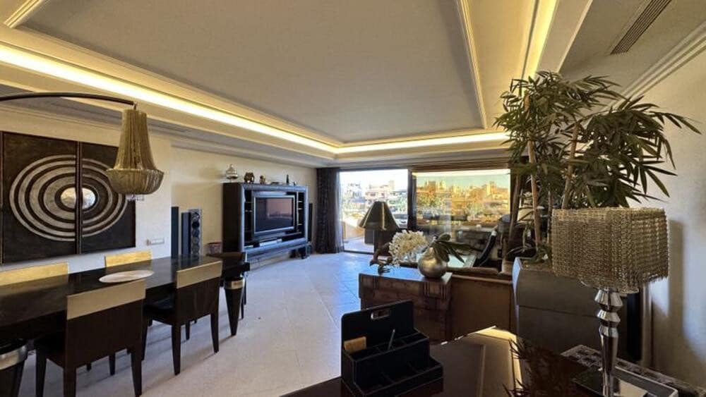 3 sovrum Lägenhet att hyra i Estepona med pool garage - 4 000 € (Ref: 9912422)