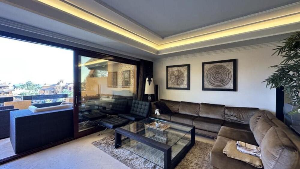 3 sovrum Lägenhet att hyra i Estepona med pool garage - 4 000 € (Ref: 9912422)