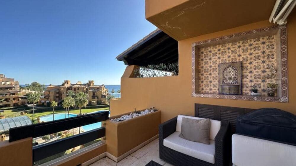 3 sovrum Lägenhet att hyra i Estepona med pool garage - 4 000 € (Ref: 9912422)