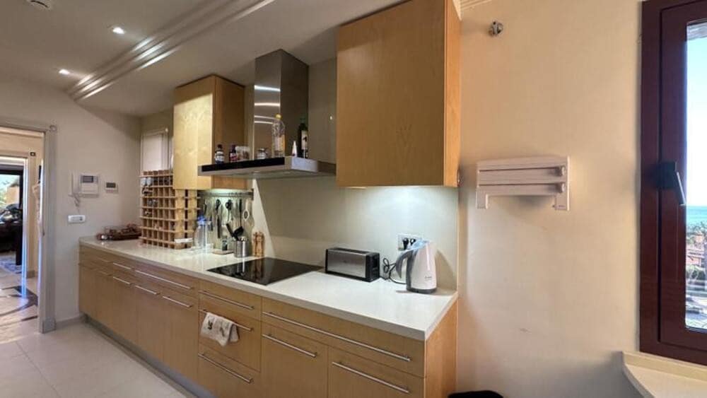3 sovrum Lägenhet att hyra i Estepona med pool garage - 4 000 € (Ref: 9912422)