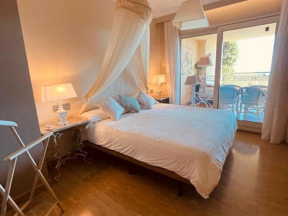 2 soverom Leilighet til leie i Marbella med svømmebasseng garasje - € 2 400 (Ref: 9915150)