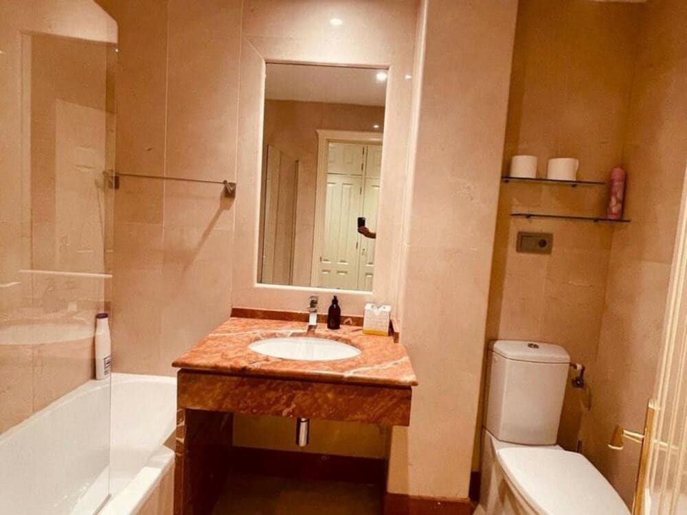 2 soverom Leilighet til leie i Marbella med svømmebasseng garasje - € 2 400 (Ref: 9915150)