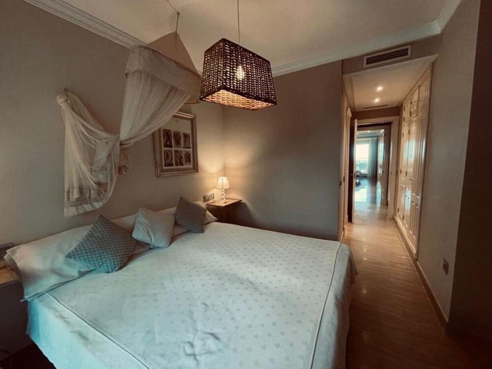 2 soverom Leilighet til leie i Marbella med svømmebasseng garasje - € 2 400 (Ref: 9915150)