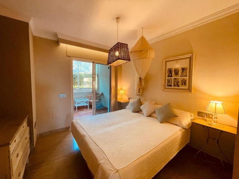 2 soverom Leilighet til leie i Marbella med svømmebasseng garasje - € 2 400 (Ref: 9915150)