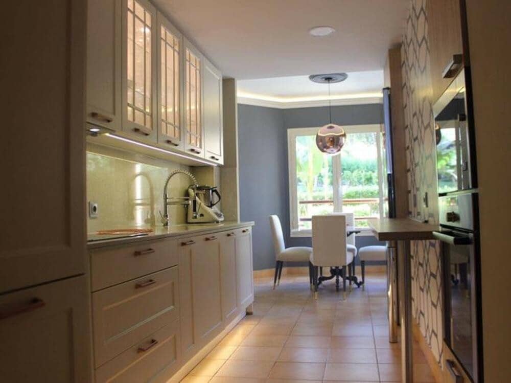 2 soverom Leilighet til leie i Marbella med svømmebasseng garasje - € 2 400 (Ref: 9915150)