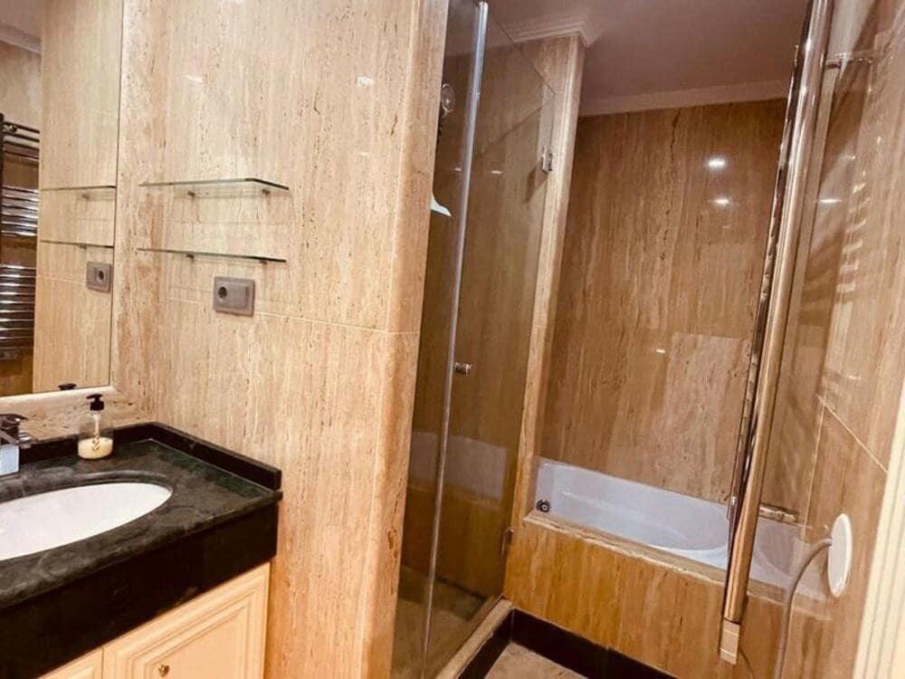 2 soverom Leilighet til leie i Marbella med svømmebasseng garasje - € 2 400 (Ref: 9915150)