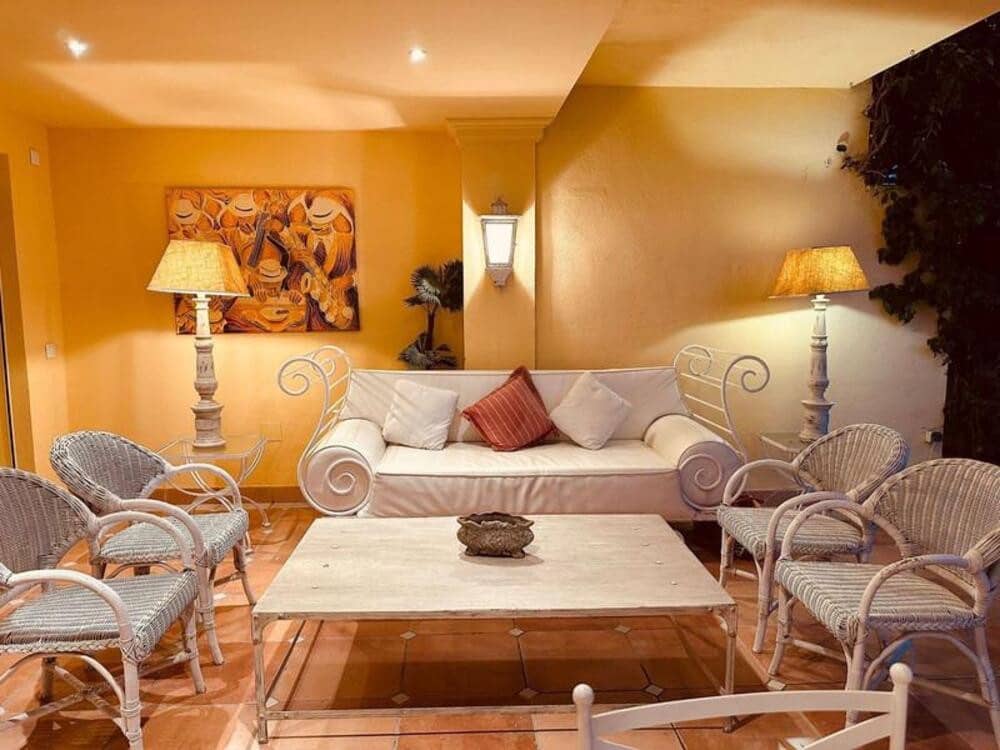 2 soverom Leilighet til leie i Marbella med svømmebasseng garasje - € 2 400 (Ref: 9915150)