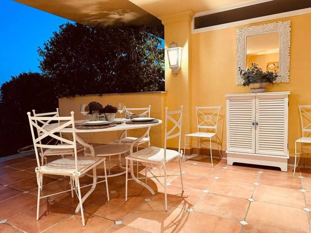 2 soverom Leilighet til leie i Marbella med svømmebasseng garasje - € 2 400 (Ref: 9915150)