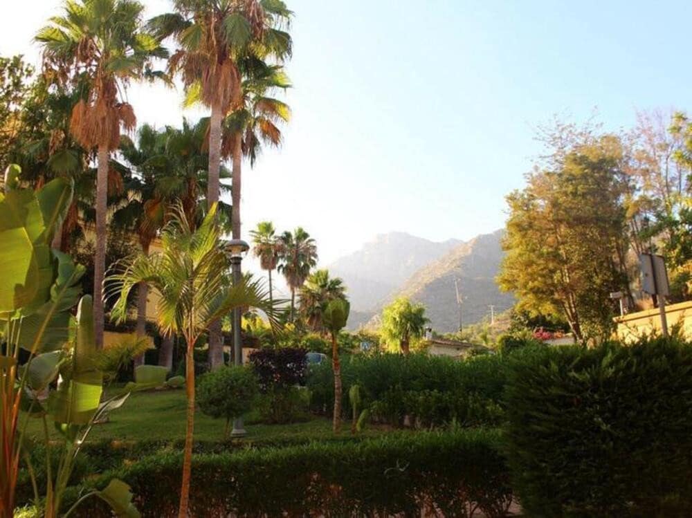 2 soverom Leilighet til leie i Marbella med svømmebasseng garasje - € 2 400 (Ref: 9915150)