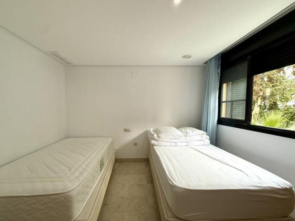 2 slaapkamer Appartement te koop in Marbella met zwembad garage - € 665.000 (Ref: 9915152)