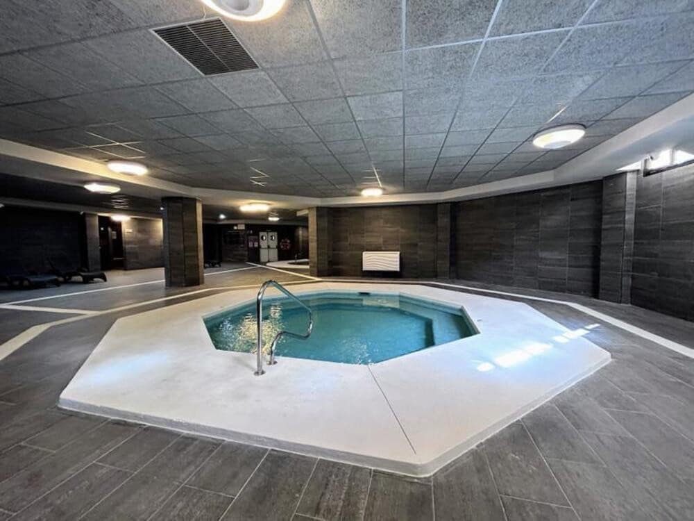 2 slaapkamer Appartement te koop in Marbella met zwembad garage - € 665.000 (Ref: 9915152)