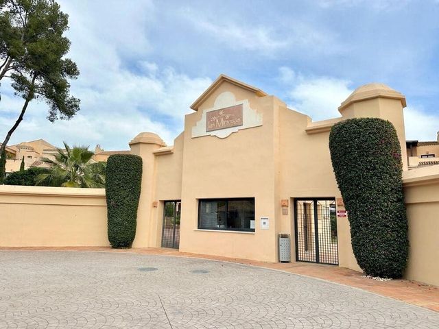 2 soverom Leilighet til salgs i Puerto Banus, Marbella med svømmebasseng garasje - € 640 000 (Ref: 9915152)