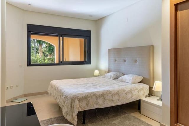 2 makuuhuone Huoneisto myytävänä paikassa Puerto Banus, Marbella mukana uima-altaan 
autotalli - 740 340 € (Ref: 9915153)