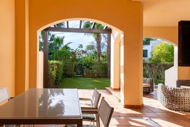 2 makuuhuone Huoneisto myytävänä paikassa Puerto Banus, Marbella mukana uima-altaan 
autotalli - 740 340 € (Ref: 9915153)