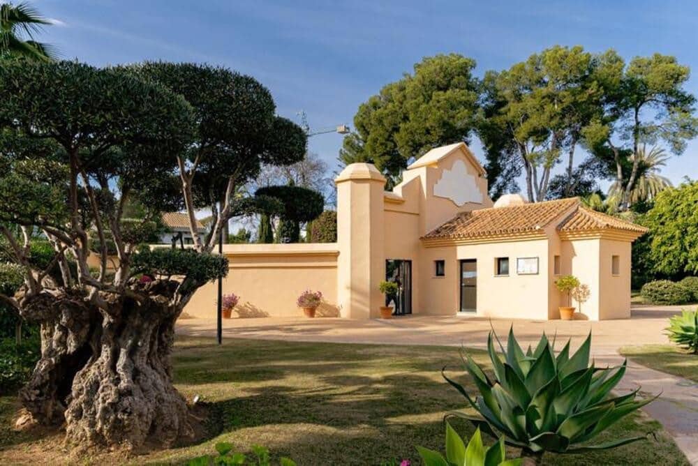 2 makuuhuone Huoneisto myytävänä paikassa Puerto Banus mukana uima-altaan 
autotalli - 740 340 € (Ref: 9915153)