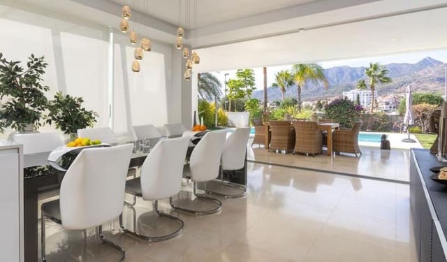 3 sovrum Villa till salu i Río Real, Marbella med pool garage - 2 150 000 € (Ref: 9915154)