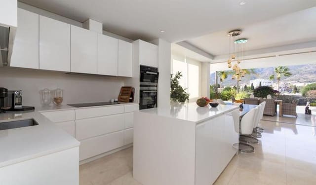 3 sovrum Villa till salu i Río Real, Marbella med pool garage - 2 150 000 € (Ref: 9915154)