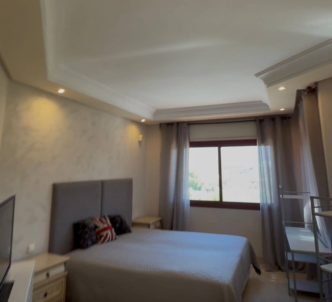 3 soveværelse Penthouse til leje i Marbella med swimmingpool garage - € 4.000 (Ref: 9915155)