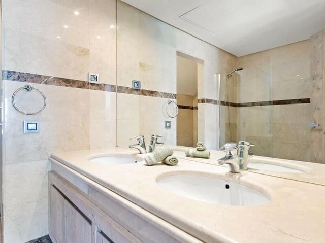 3 sovrum Takvåning att hyra i La Dama de Noche - La Alzambra, Marbella med pool garage - 4 000 € (Ref: 9915155)