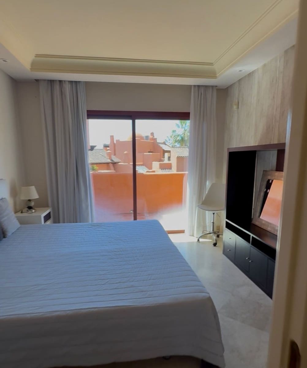 3 soveværelse Penthouse til leje i Marbella med swimmingpool garage - € 4.000 (Ref: 9915155)