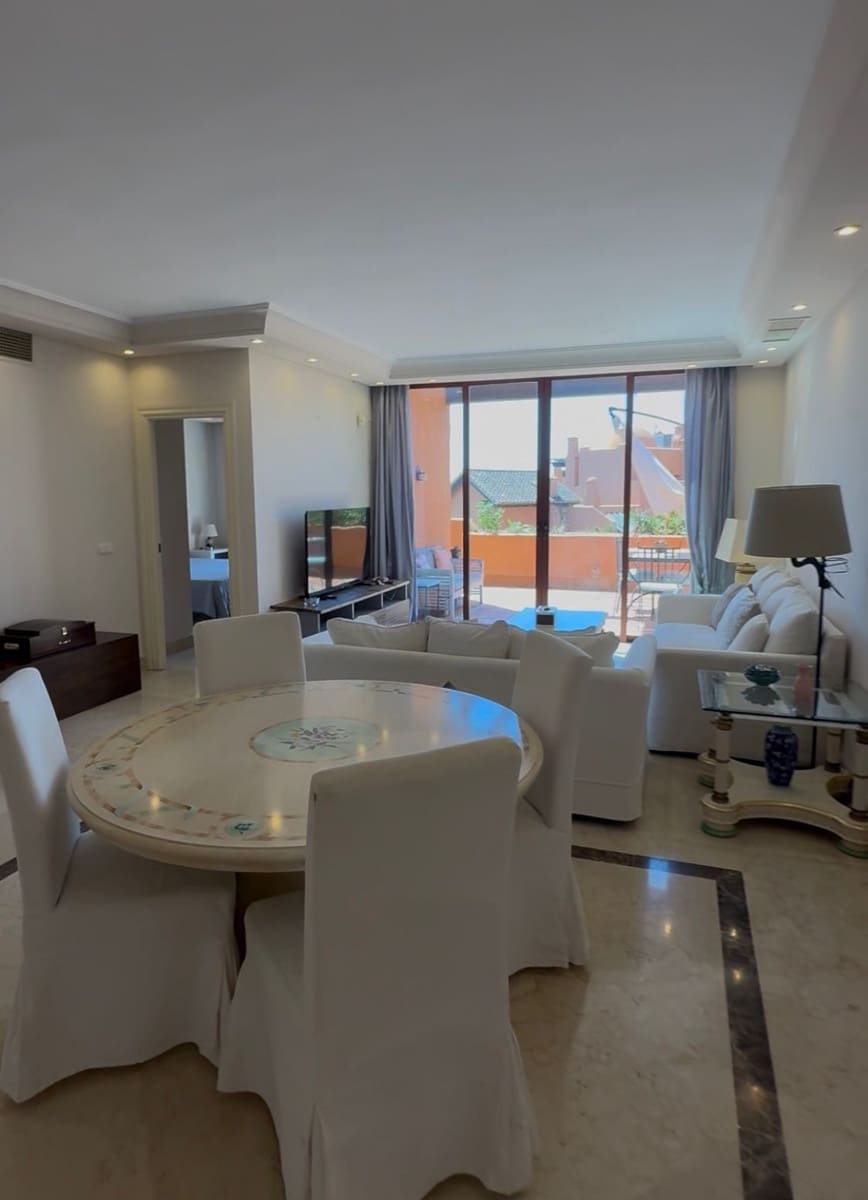 3 soveværelse Penthouse til leje i Marbella med swimmingpool garage - € 4.000 (Ref: 9915155)