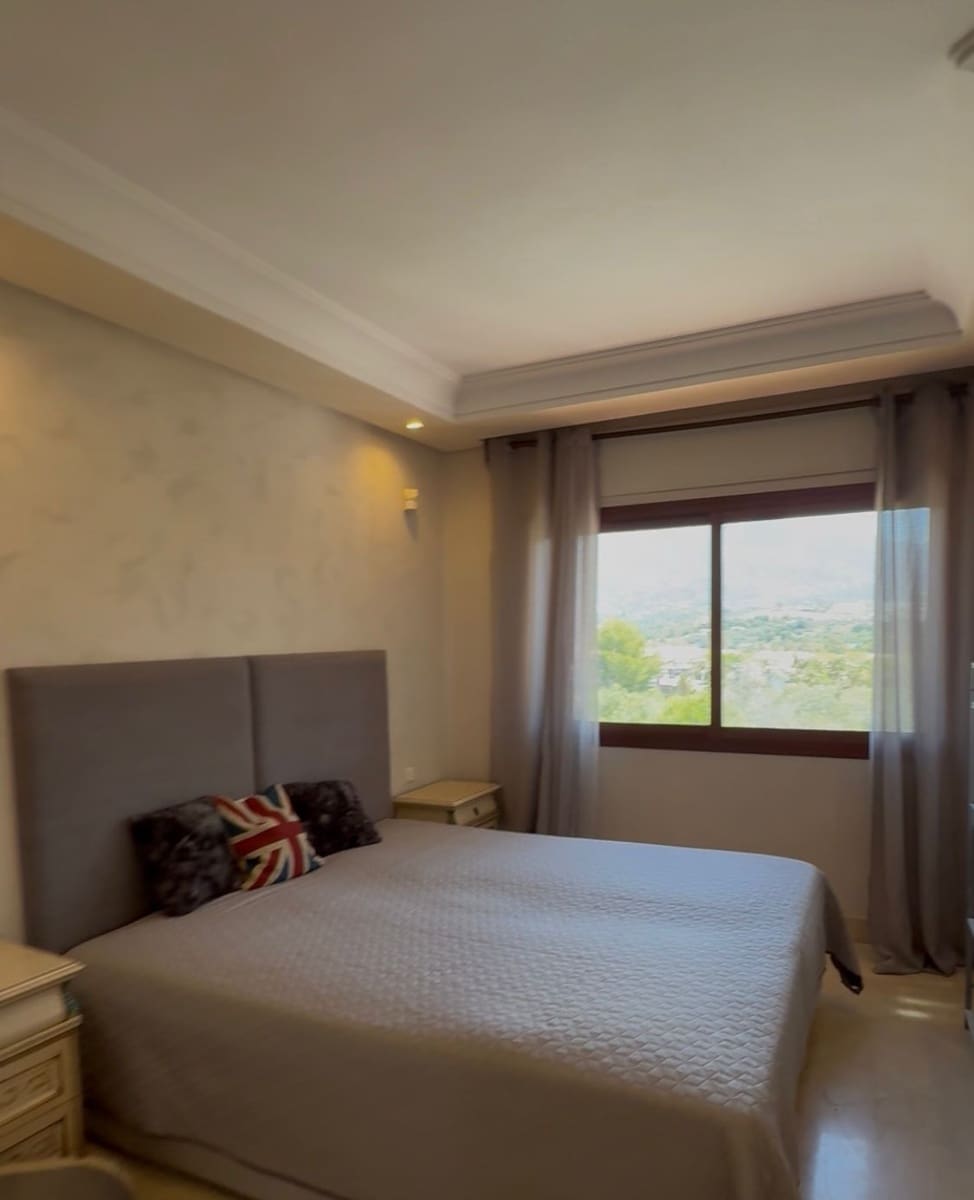 3 soveværelse Penthouse til leje i Marbella med swimmingpool garage - € 4.000 (Ref: 9915155)