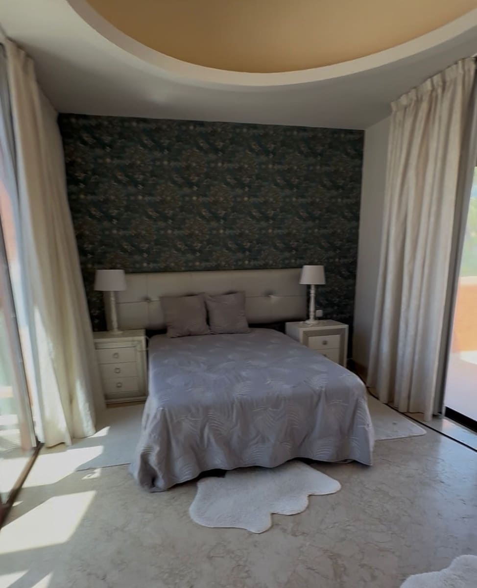 3 soveværelse Penthouse til leje i Marbella med swimmingpool garage - € 4.000 (Ref: 9915155)