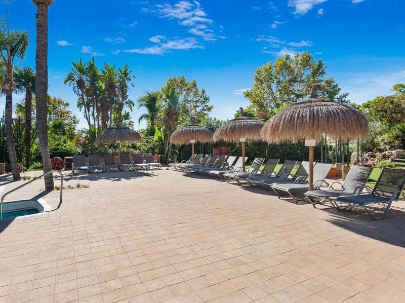 3 soveværelse Penthouse til leje i Marbella med swimmingpool garage - € 4.000 (Ref: 9915155)