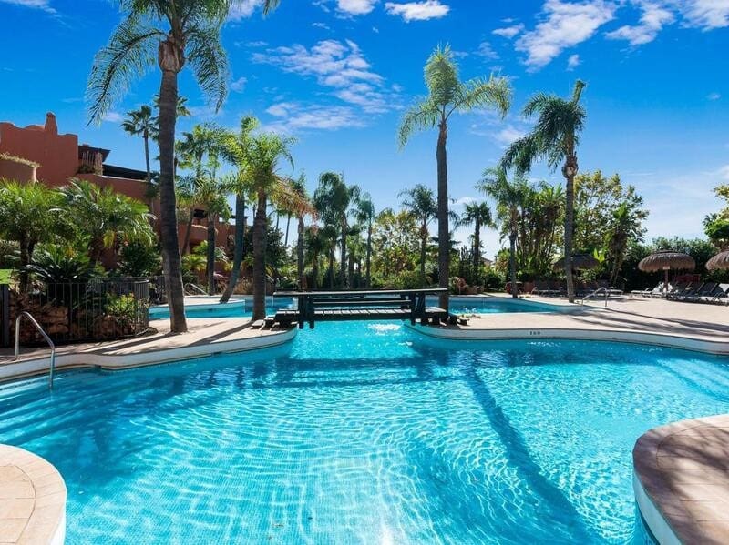 3 soveværelse Penthouse til leje i Marbella med swimmingpool garage - € 4.000 (Ref: 9915155)