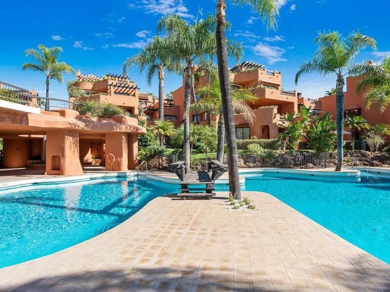 3 soveværelse Penthouse til leje i Marbella med swimmingpool garage - € 4.000 (Ref: 9915155)