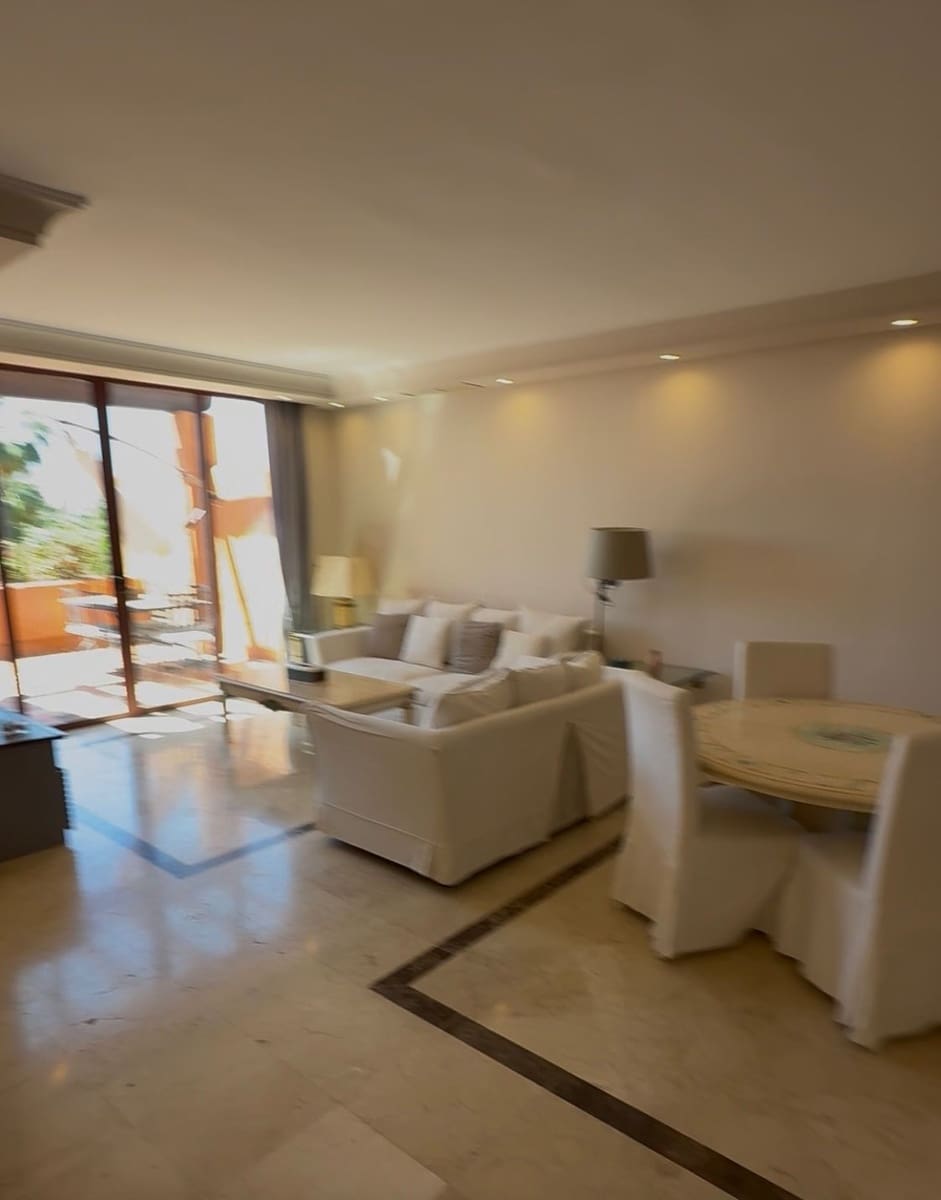 3 soveværelse Penthouse til leje i Marbella med swimmingpool garage - € 4.000 (Ref: 9915155)