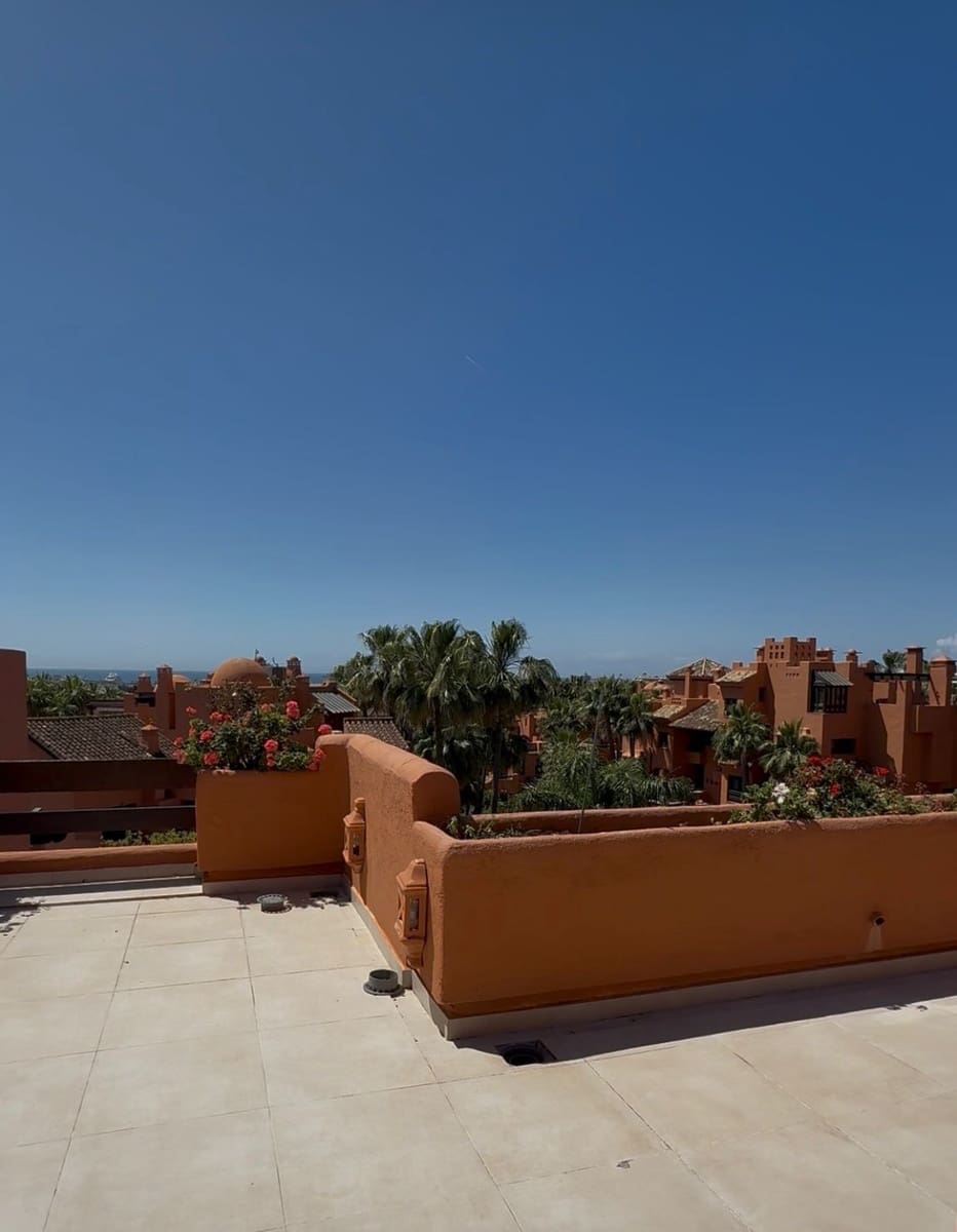 3 soveværelse Penthouse til leje i Marbella med swimmingpool garage - € 4.000 (Ref: 9915155)