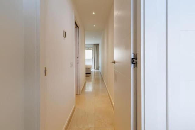 2 Zimmer Apartment zu verkaufen in Los Naranjos, Marbella mit Pool Garage - 845.000 € (Ref: 9915156)