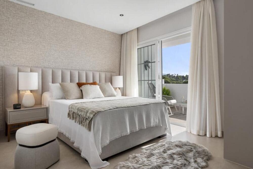 5 sypialnia Penthouse na sprzedaż w Marbella z basenem garażem - 1 795 000 € (Ref: 9915158)